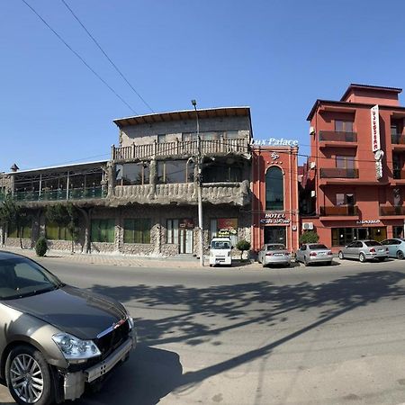 Lux Palace Hotel Kutaisi Exterior foto