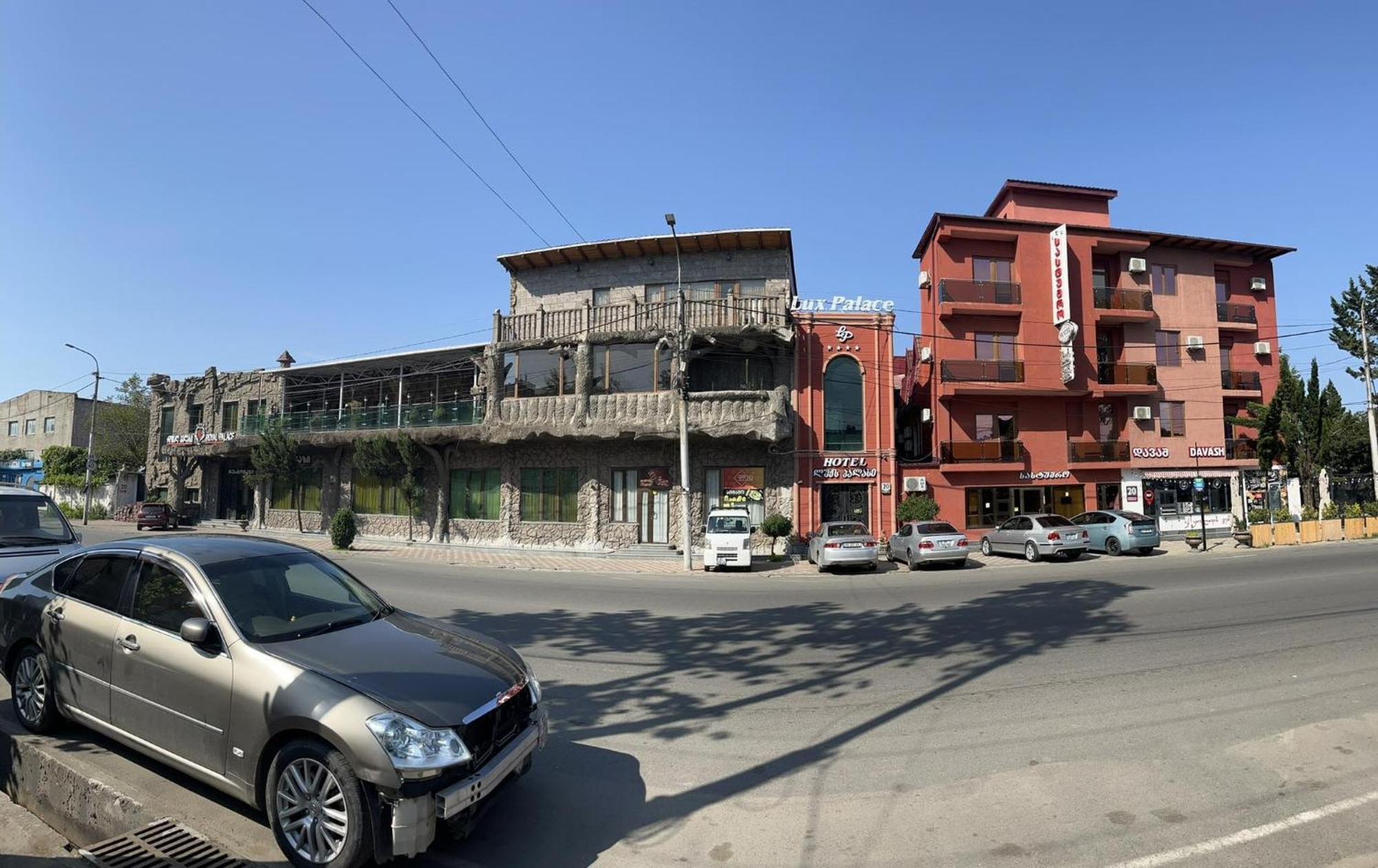 Lux Palace Hotel Kutaisi Exterior foto