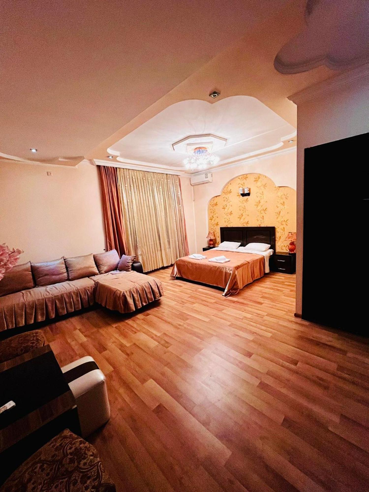 Lux Palace Hotel Kutaisi Exterior foto
