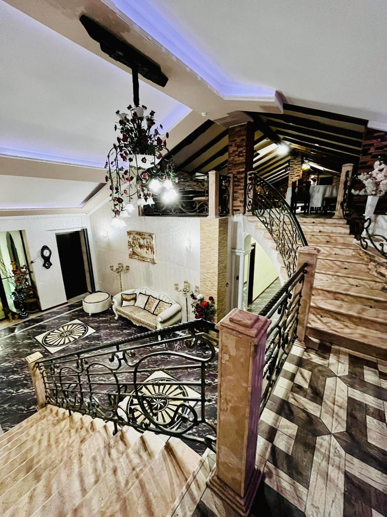 Lux Palace Hotel Kutaisi Exterior foto