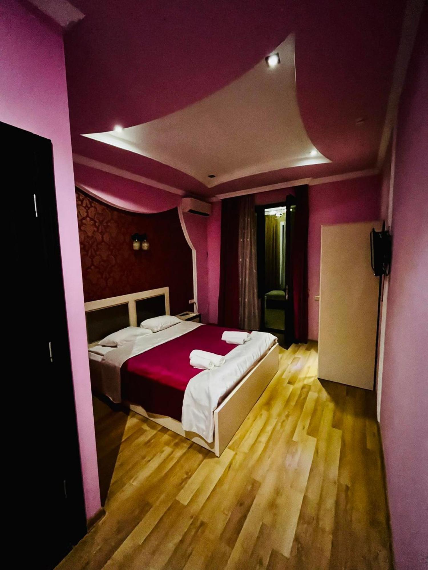 Lux Palace Hotel Kutaisi Exterior foto