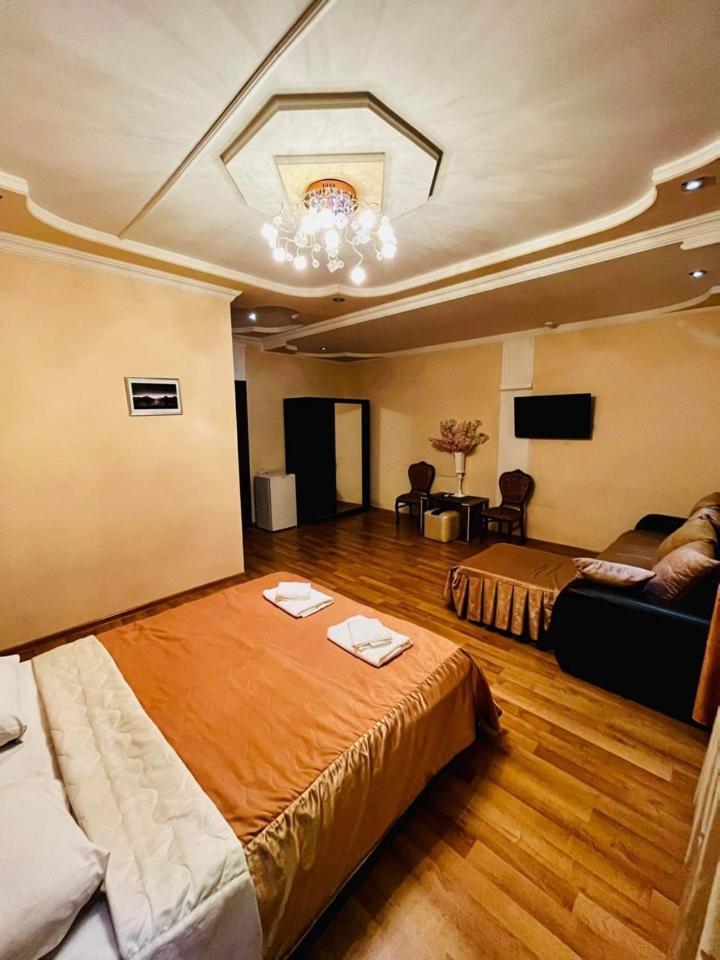 Lux Palace Hotel Kutaisi Exterior foto
