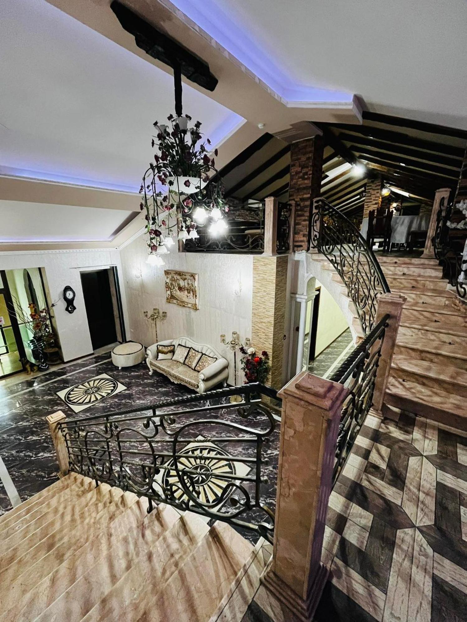 Lux Palace Hotel Kutaisi Exterior foto
