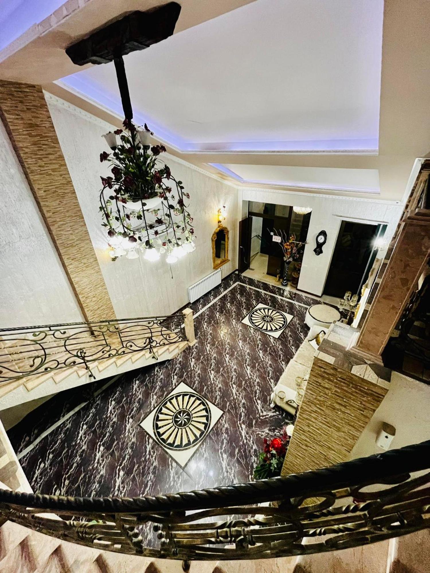 Lux Palace Hotel Kutaisi Exterior foto
