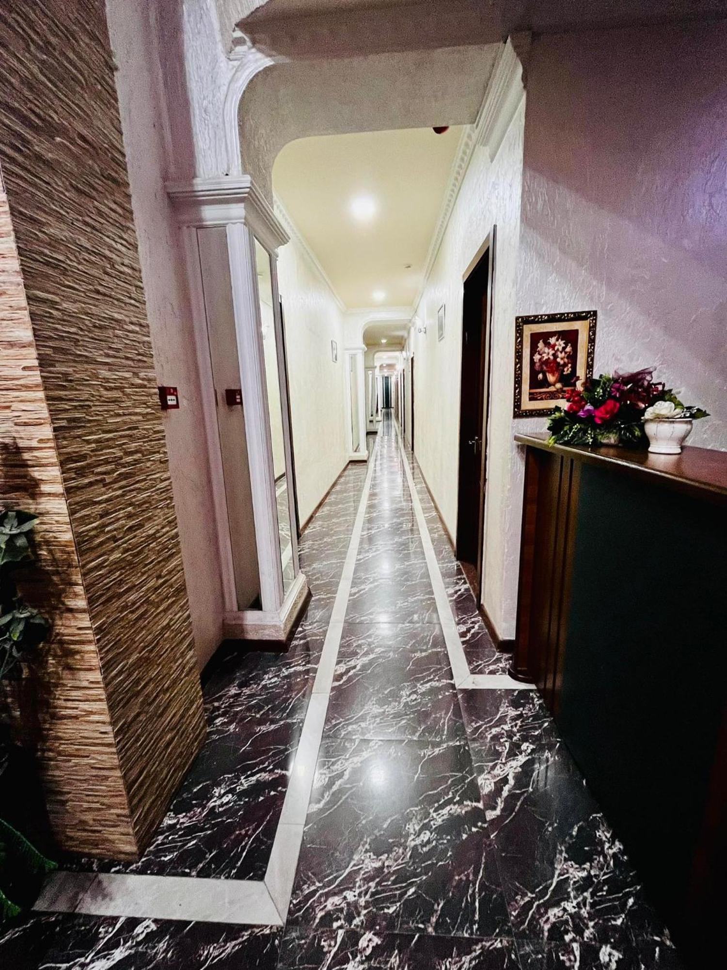Lux Palace Hotel Kutaisi Exterior foto