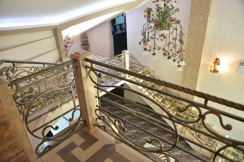Lux Palace Hotel Kutaisi Exterior foto