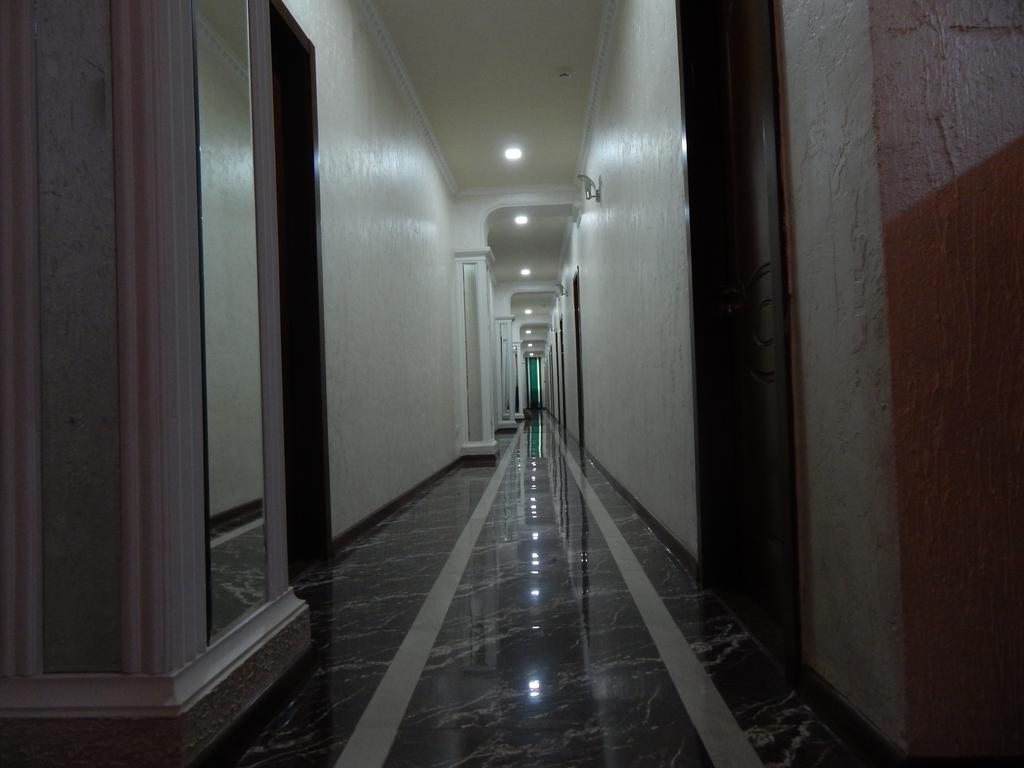 Lux Palace Hotel Kutaisi Exterior foto