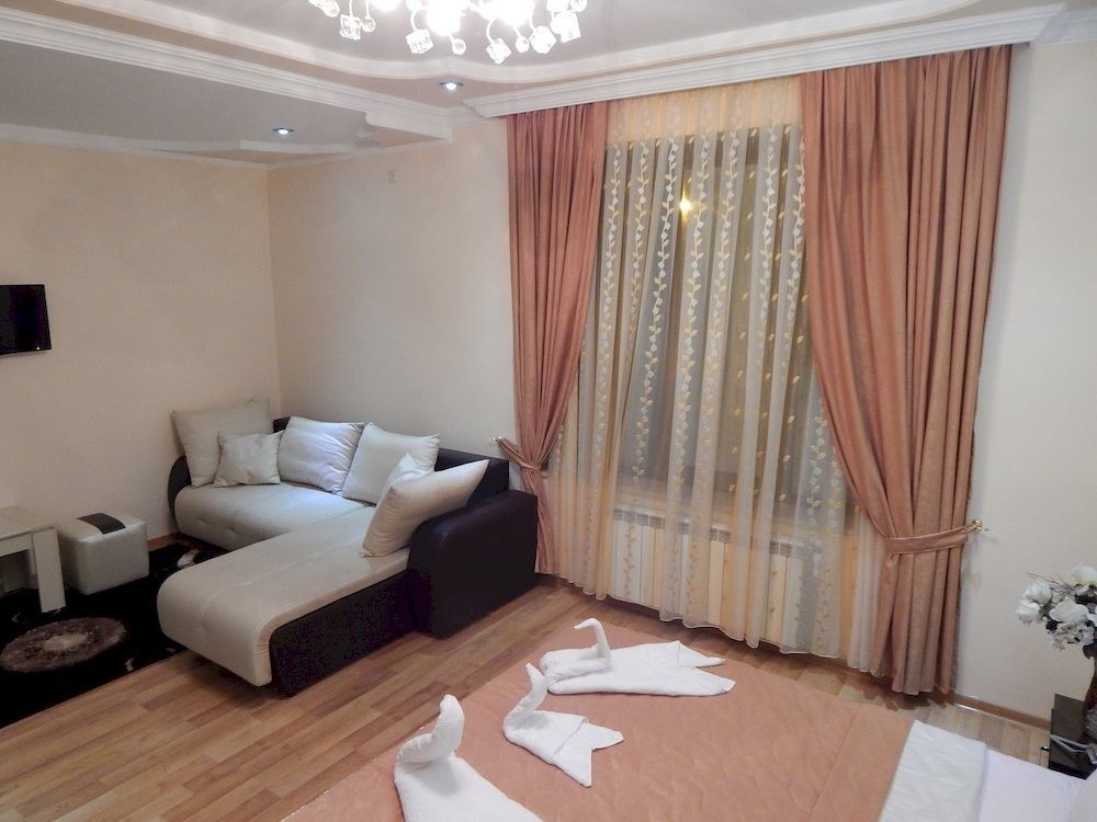 Lux Palace Hotel Kutaisi Exterior foto
