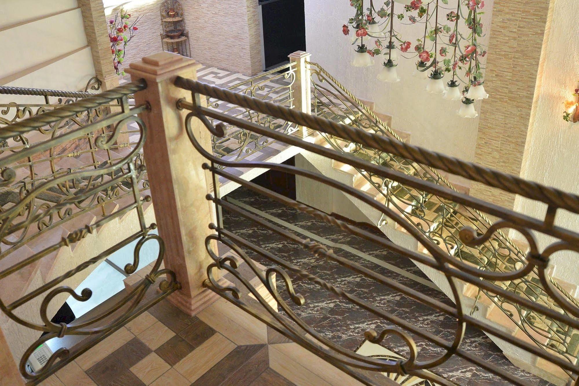 Lux Palace Hotel Kutaisi Exterior foto